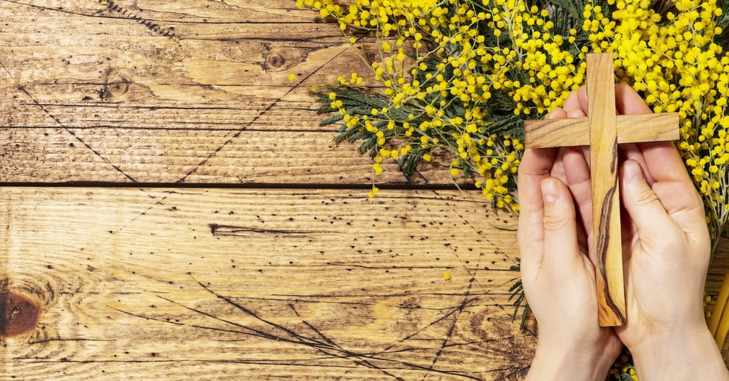 20 Short Prayers to Prepare Your Heart for Easter