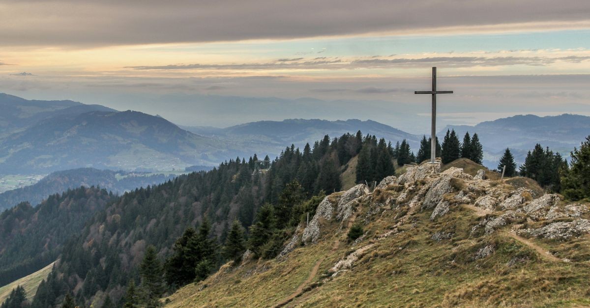Cross on a scenic hill; 20 prayers to prepare your heart for Easter.
