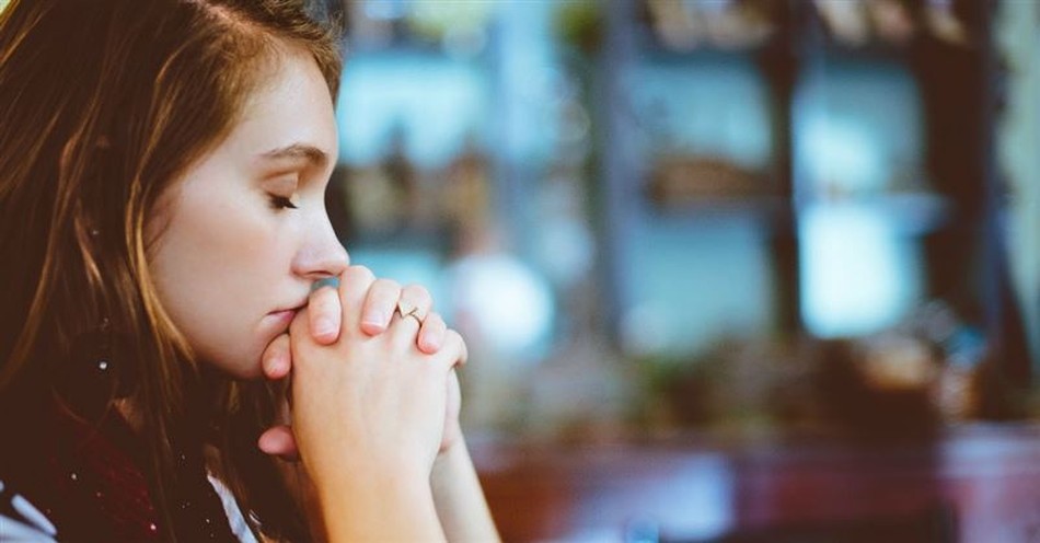 15 Prayers for Peace to Seek God's Comfort and Stillness